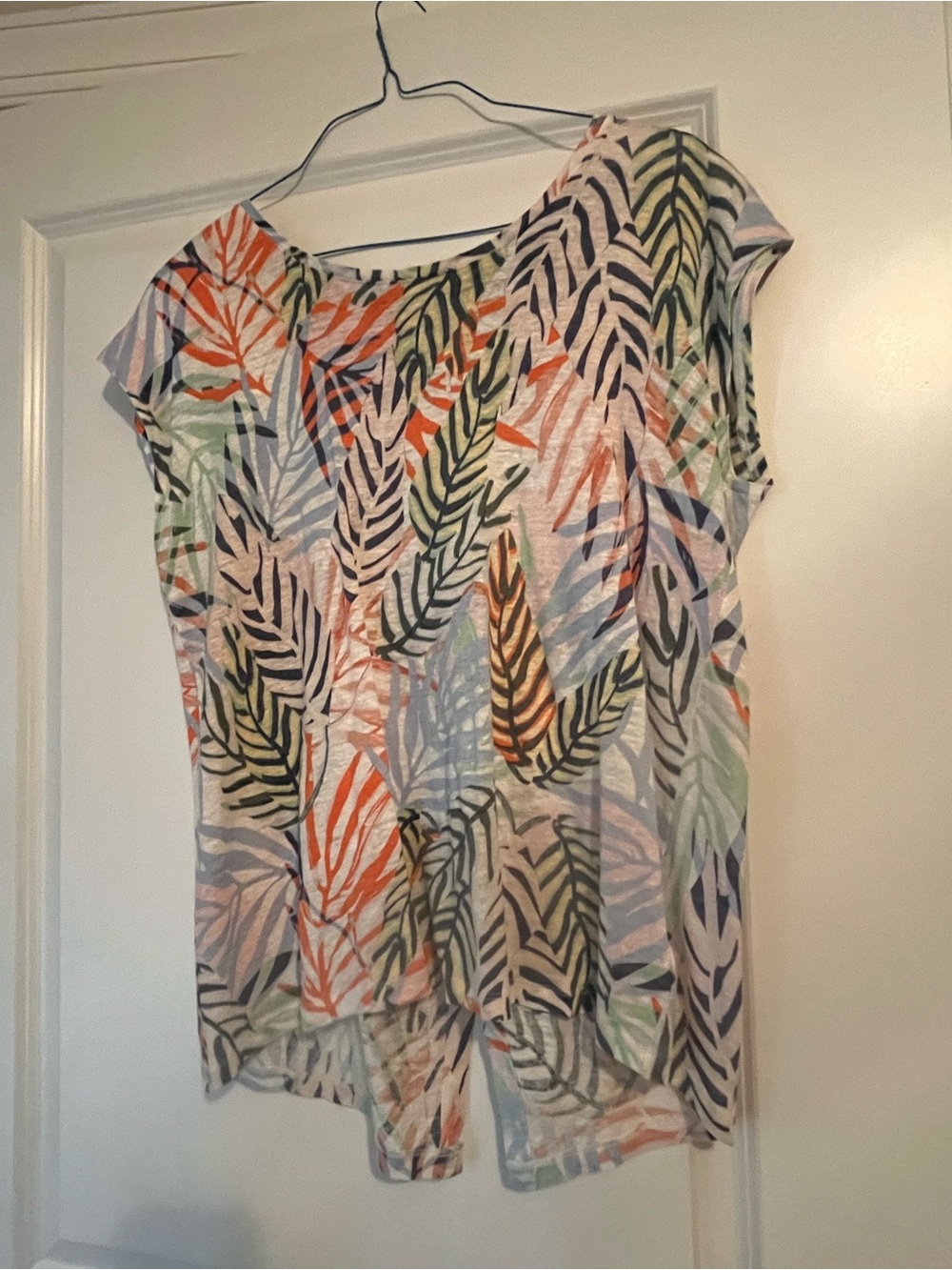Women’s Tahari Leaf-Print Short Sleeve Top in Multi